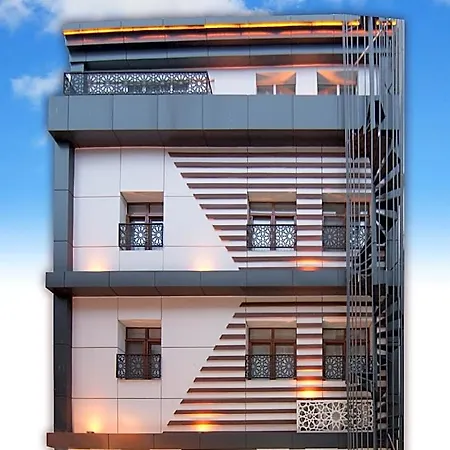 Palace 3*